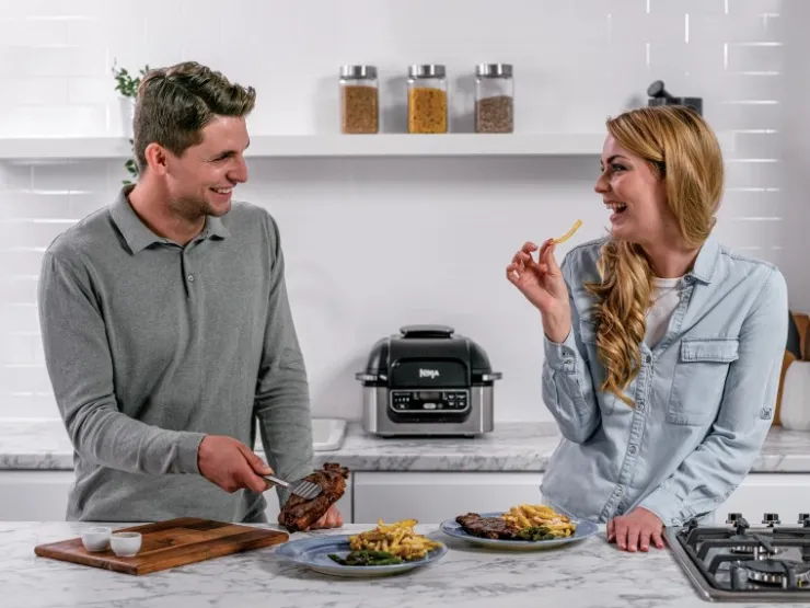 Hot Ninja Grill und Heißluftfritteuse AG301EU Foodi Grau-Schwarz