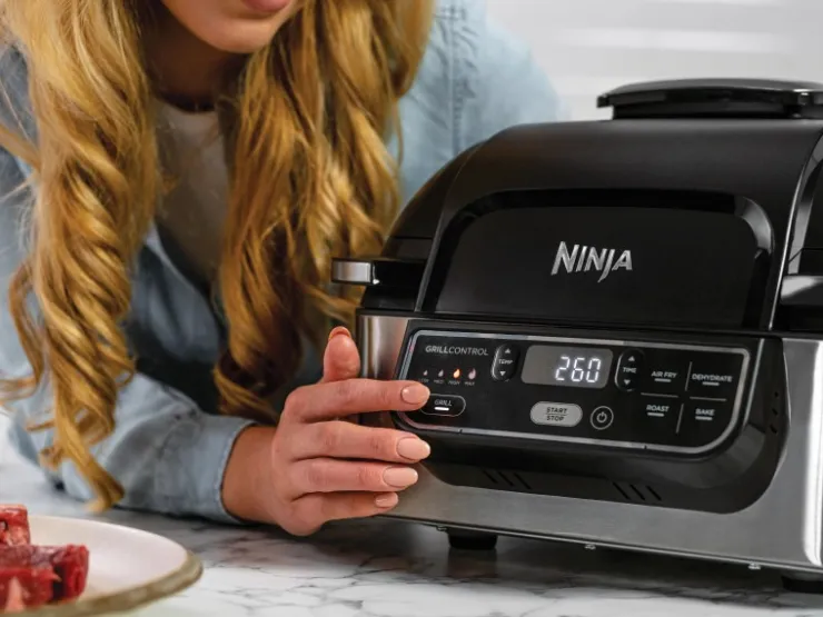 Hot Ninja Grill und Heißluftfritteuse AG301EU Foodi Grau-Schwarz