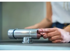 VIZIO Wasserhahn Vorfenster Küchenarmatur Umklappbar 6 CM mit 360° Schwenkbarem Auslauf Abnehmbare 2 Strahl Handbrause Schwarz Matt   Gelb